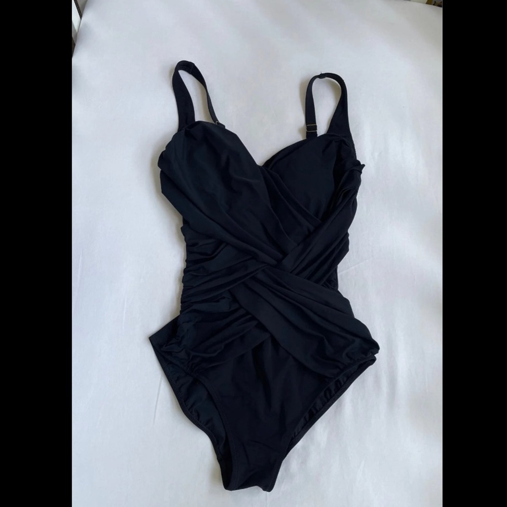 Gottex Contour One Piece Swimsuit, Black, Size 6